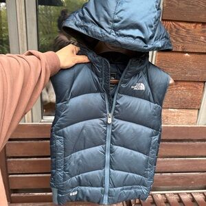 2008 North Face 550 down vest. Missing hood trim